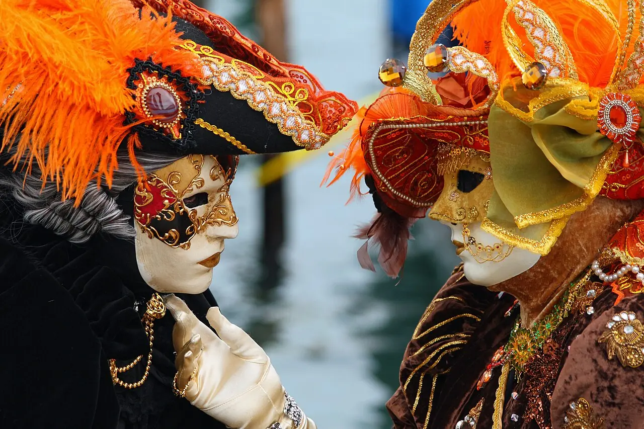 I took these photos at the 2010 Carnevale in Venice in early February 2010. This is the second set of photos since the first one was getting