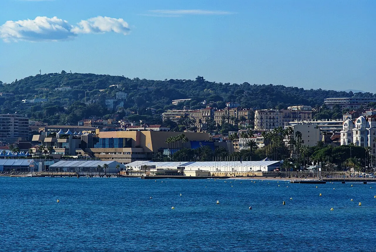 Cannes - Square du 8 Mai 1945 - View WNW on Palais des Festivals et des Congrès