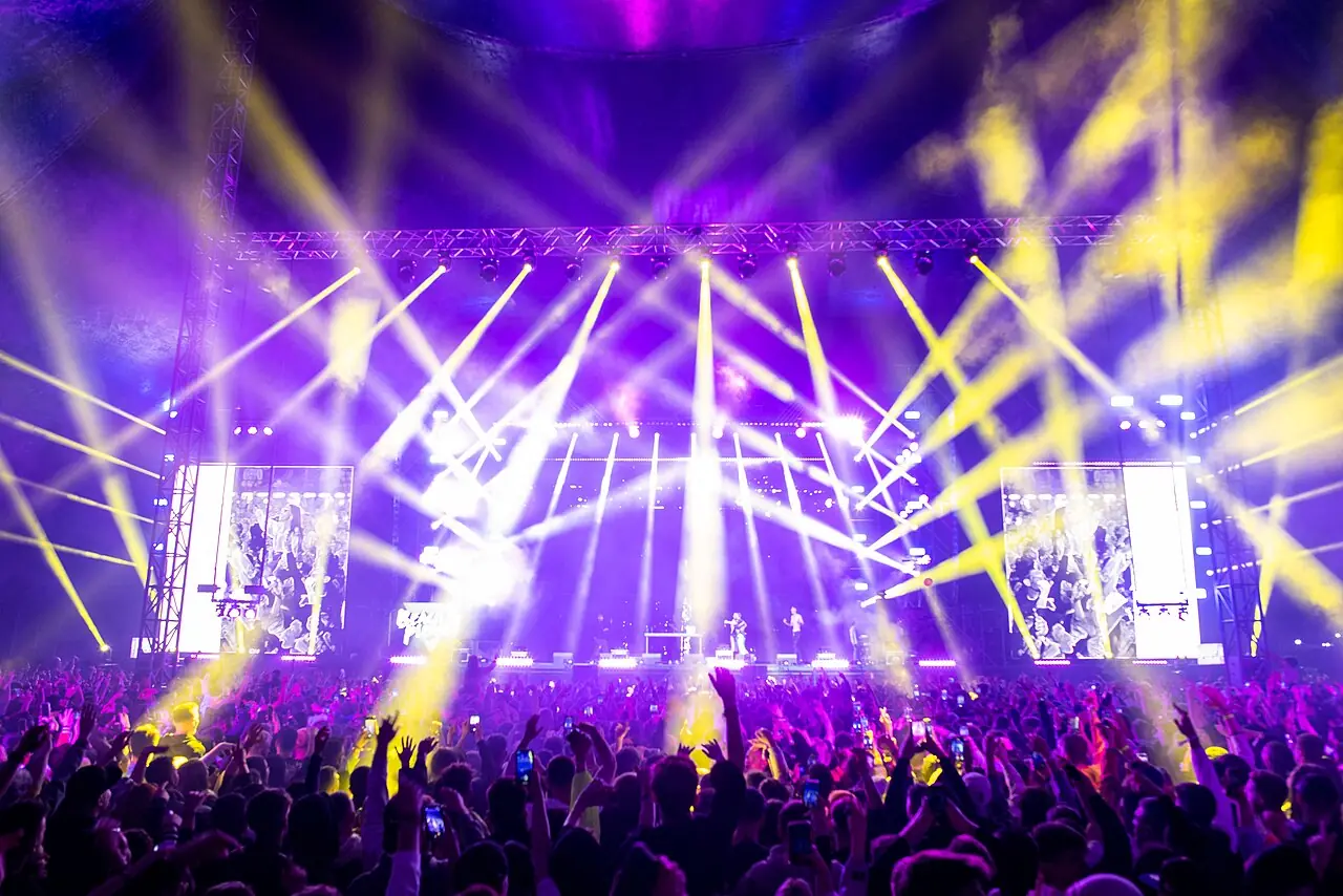 Crowd and stage lighting during a night performance at Beach, Please! Festival 2022, Costinești, Romania.